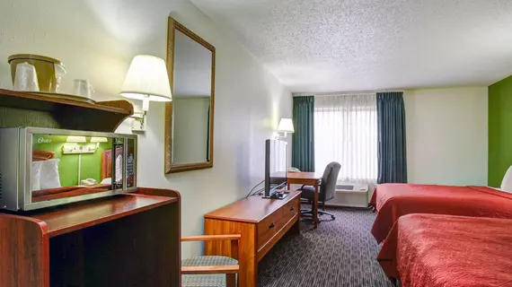 Quality Inn & Suites Austin Airport | Teksas - Austin (ve civarı) - Del Valle