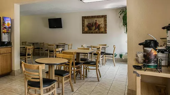 Quality Inn West Columbia | Güney Karolayna - Columbia (ve civarı) - West Columbia