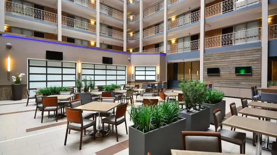 Embassy Suites Denver Stapleton | Kolorado - Denver (ve civarı) - Denver - Montbello