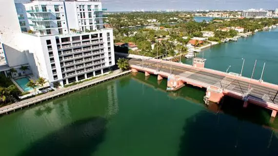 Casablanca on the Ocean West tower | Florida - Miami Beach - Mid Plajı