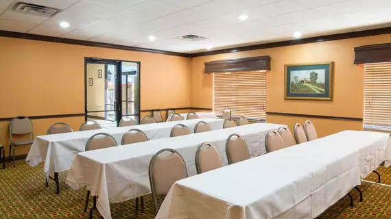 Quality Suites Houston IHA Airport - Beltway 8 | Teksas - Houston (ve civarı) - Houston