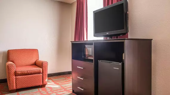 Quality Inn & Suites West Bend | Wisconsin - Milwaukee (ve civarı) - West Bend