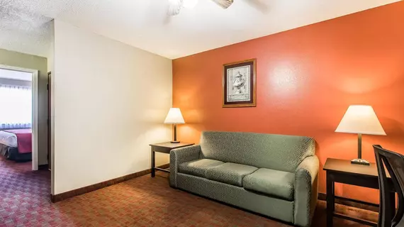 Quality Inn & Suites La Vergne | Tennessee - Nashville-Davidson - Nashville (ve civarı) - La Vergne