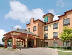 Quality Suites Houston IHA Airport - Beltway 8 | Teksas - Houston (ve civarı) - Houston