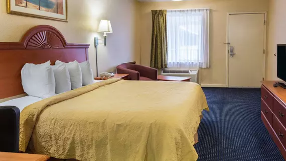 Quality Inn Little Creek | Virginia - Norfolk - Virginia Beach (ve civarı) - Virginia Beach