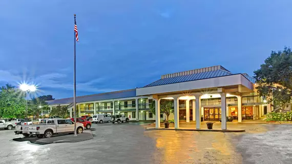 Baymont Inn and Suites - Murfreesboro | Tennessee - Nashville-Davidson - Nashville (ve civarı) - Murfreesboro