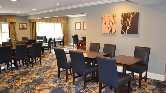 Holiday Inn Express and Suites Merrimack | New Hampshire - Manchester (ve civarı) - Merrimack