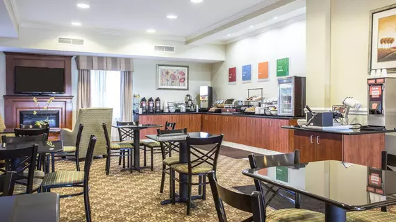 Comfort Inn & Suites Orangeburg | Güney Karolayna - Orangeburg (ve civarı) - Orangeburg