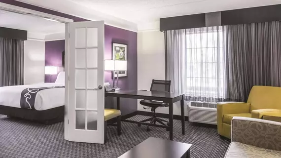 La Quinta Inn & Suites Orlando Airport North | Florida - Orlando (ve civarı) - Orlando