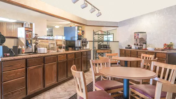 Howard Johnson Inn West Fargo | Kuzey Dakota - Fargo (ve civarı) - West Fargo