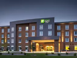 Holiday Inn Express and Suites Madison Central | Wisconsin - Madison (ve civarı) - Madison