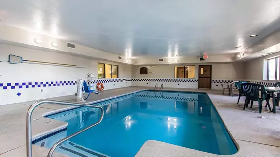 Quality Inn & Suites La Vergne | Tennessee - Nashville-Davidson - Nashville (ve civarı) - La Vergne