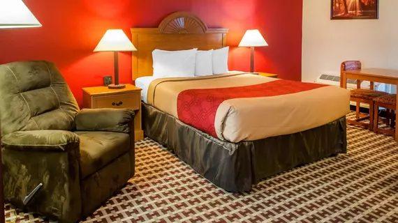 ECONO LODGE INN & SUITES | New Mexico - Socorro