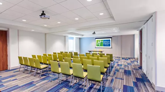 Holiday Inn Express & Suites Houston SW - Medical Ctr Area | Teksas - Houston (ve civarı) - Houston