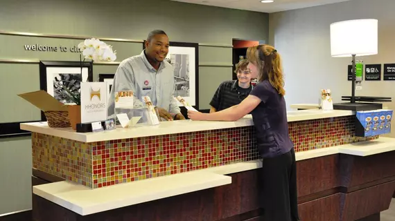 Hampton Inn & Suites Cincinnati / Uptown - University Area | Ohio - Cincinnati (ve civarı) - Cincinnati