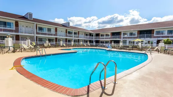 Days Inn and Suites Roseville | Michigan - Detroit (ve civarı) - Roseville