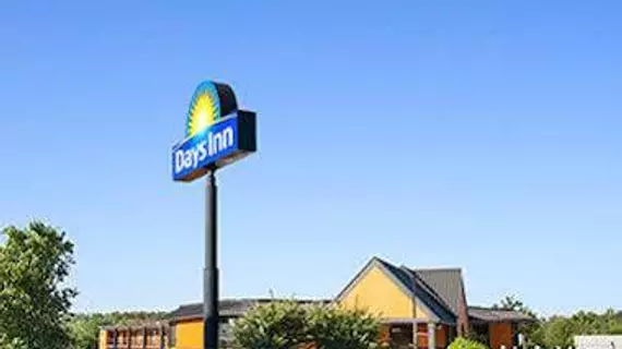 Days Inn & Suites Duncan | Güney Karolayna - Greenville - Spartanburg (ve civarı) - Duncan