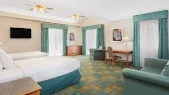 Days Inn and Suites Huntsville | Alabama - Huntsville (ve civarı) - Huntsville