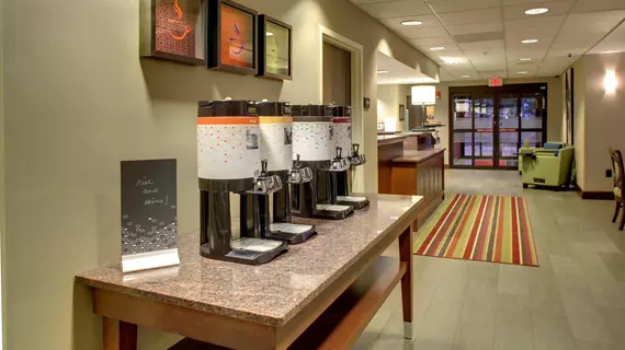 Hampton Inn Greenville/Woodruff Road | Güney Karolayna - Greenville - Spartanburg (ve civarı) - Greenville