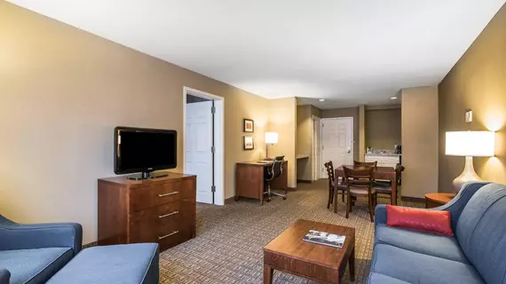 Comfort Inn & Suites North Conway | New Hampshire - North Conway