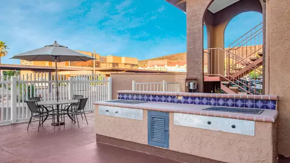 Howard Johnson Inn-Saint George | Utah - St. George (ve civarı) - St. George