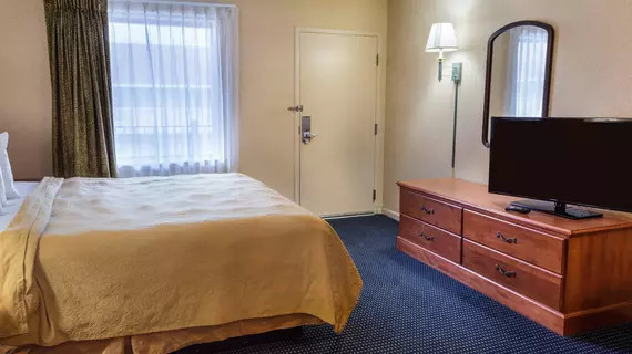 Quality Inn Little Creek | Virginia - Norfolk - Virginia Beach (ve civarı) - Virginia Beach