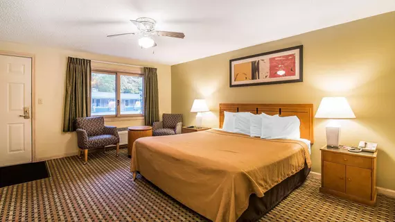 Econo Lodge Inn & Suites Lincoln | New Hampshire - Lincoln