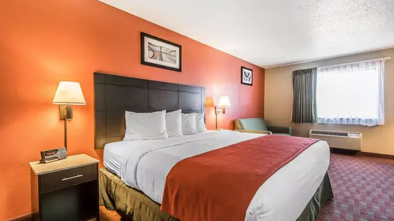 Quality Inn & Suites La Vergne | Tennessee - Nashville-Davidson - Nashville (ve civarı) - La Vergne