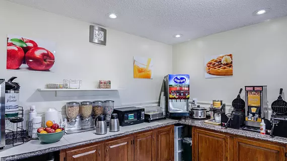 Quality Inn Waynesboro | Virginia - Staunton (ve civarı) - Waynesboro