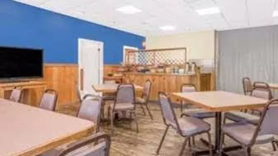 Days Inn Jefferson | Kuzey Karolayna - Boone (ve civarı) - Jefferson