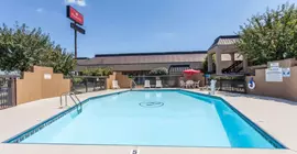 Ramada Inn and Suites Lebanon | Tennessee - Nashville-Davidson - Nashville (ve civarı) - Lebanon