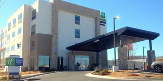 Holiday Inn Express & Suites Tahlequah