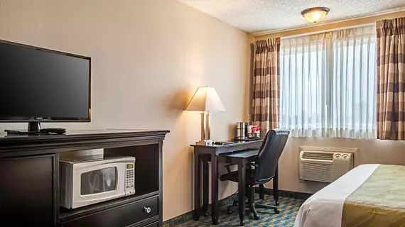 Quality Inn & Suites Pacific | Washington - Tacoma (ve civarı) - Pacific