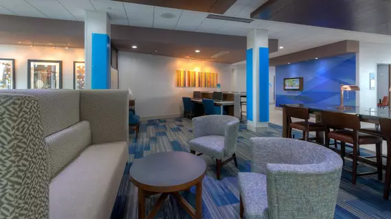 Holiday Inn Express & Suites Tulsa Midtown | Oklahoma - Tulsa (ve civarı) - Tulsa