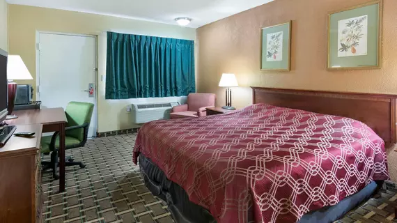 Econo Lodge Town Center | Virginia - Norfolk - Virginia Beach (ve civarı) - Virginia Beach