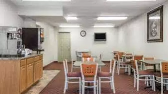 Days Inn & Suites Springfield on Interstate 44 | Missouri - Springfield (ve civarı) - Springfield