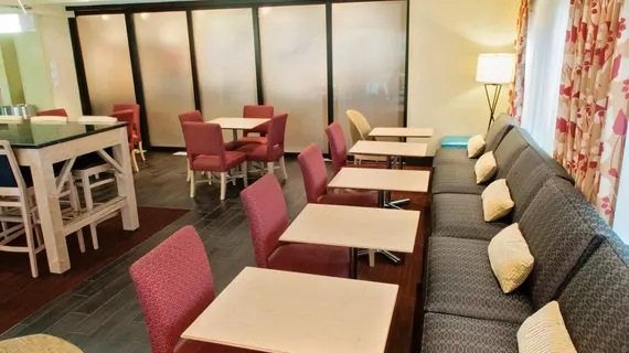 Hampton Inn Louisville Airport Fair/Expo Center | Kentucky - Louisville (ve civarı) - Louisville