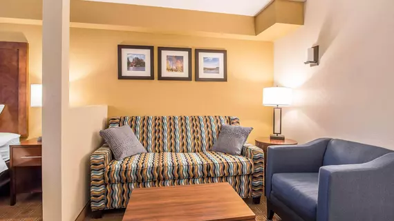 COMFORT INN BRATTLEBORO | Vermont - Windham County - Brattleboro