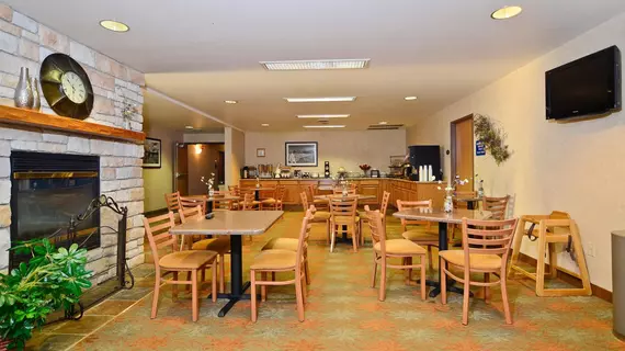 Best Western Wittenberg Inn | Wisconsin - Wausau (ve civarı) - Wittenberg