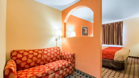 Econo Lodge Inn & Suites Tulsa | Oklahoma - Tulsa (ve civarı) - Tulsa