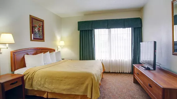 Quality Inn & Suites Austin Airport | Teksas - Austin (ve civarı) - Del Valle