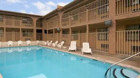 Days Inn West Trinity Lane | Tennessee - Nashville-Davidson - Nashville (ve civarı) - Nashville