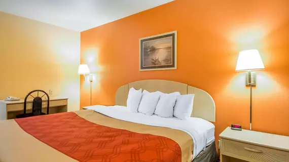 Econo Lodge Inn & Suites Tulsa | Oklahoma - Tulsa (ve civarı) - Tulsa