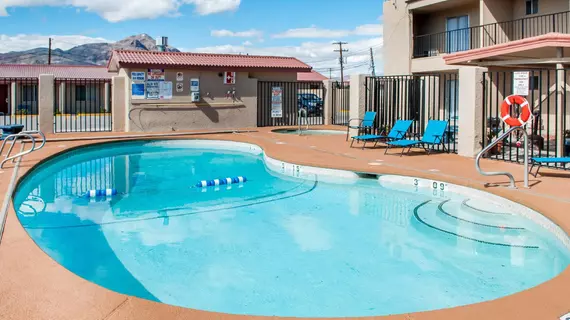 ECONO LODGE INN & SUITES | New Mexico - Socorro