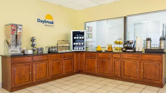 DAYS INN NORFOLK MILITARY CIRC | Virginia - Norfolk - Virginia Beach (ve civarı) - Norfolk