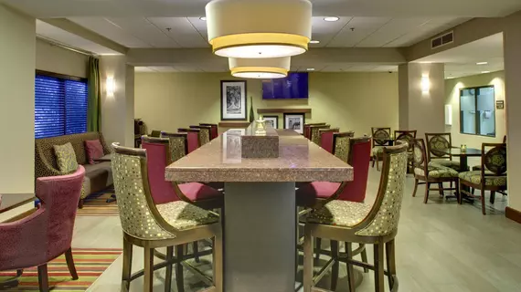 Hampton Inn Greenville/Woodruff Road | Güney Karolayna - Greenville - Spartanburg (ve civarı) - Greenville