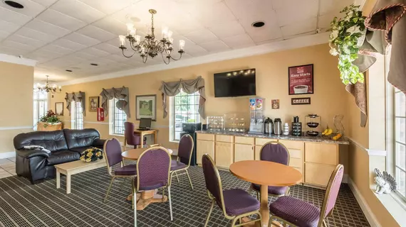 Econo Lodge Inn & Suites Downtown | Güney Karolayna - Orangeburg (ve civarı) - Orangeburg