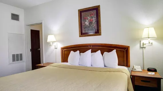 Quality Inn & Suites Austin Airport | Teksas - Austin (ve civarı) - Del Valle