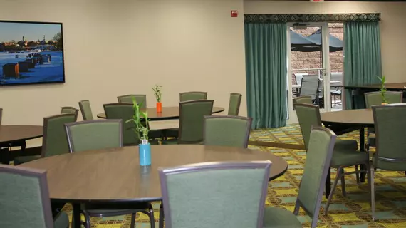 Hampton Inn & Suites Exeter | New Hampshire - Portsmouth (ve civarı) - Exeter