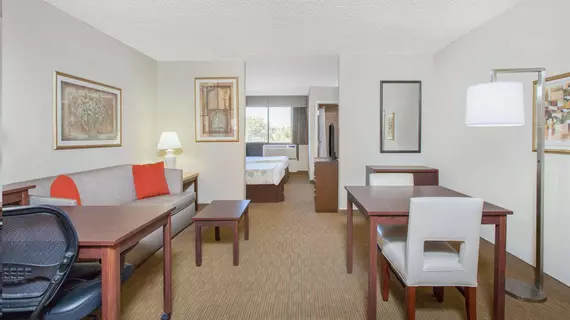 HAWTHORN SUITES BY WYNDHAM MIDWEST CITY TINKER | Oklahoma - Oklahoma City (ve civarı) - Midwest City